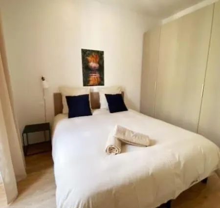 Spacieux Et - Vieux 5 Mn' A Pied Apartman *