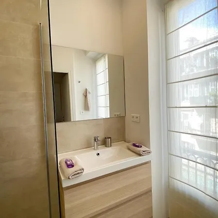 Spacieux Et - Vieux 5 Mn' A Pied Apartman