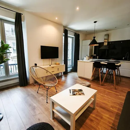 Apartman Spacieux Et - Vieux 5 Mn' A Pied